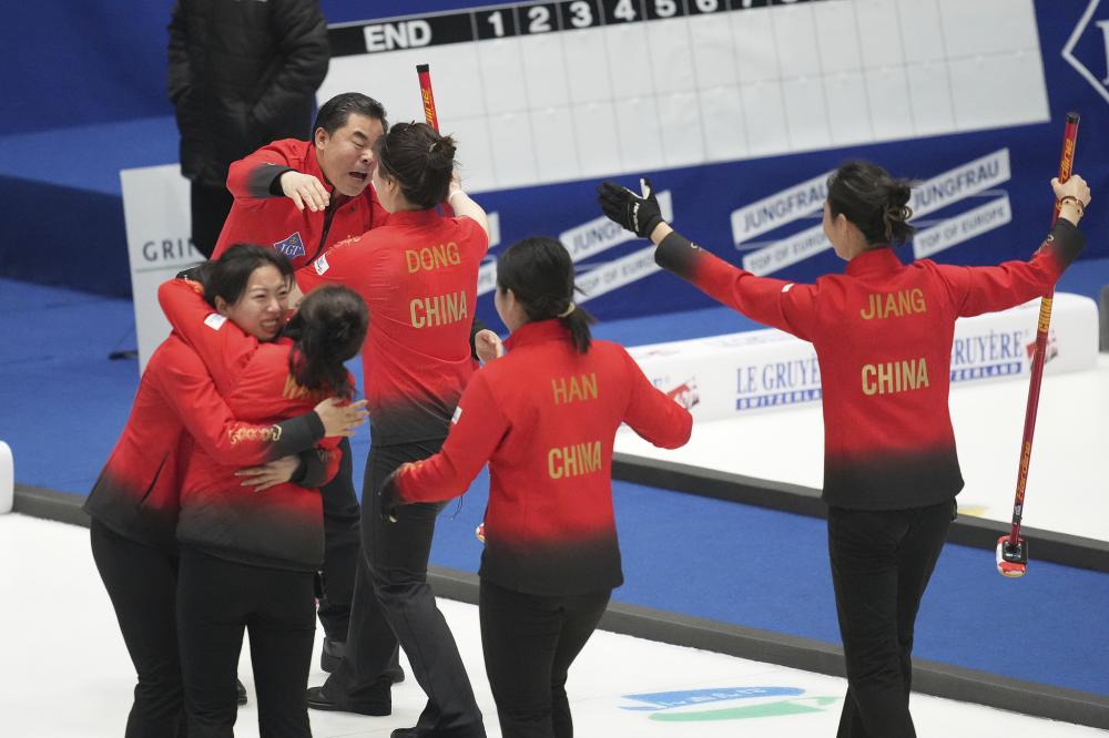 阿贾克斯临时主帅：本菲卡第一球是越位的，这不应该发生