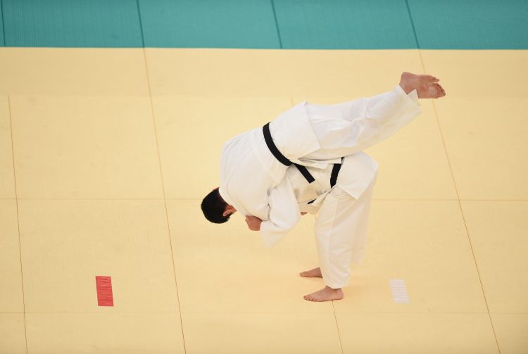 猛龙三大得分手合砍72分，带队终结两连败