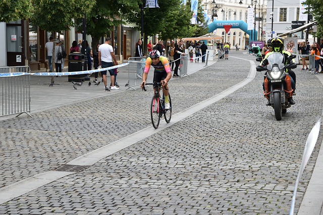 河南队祝贺重庆铜梁龙冲超：中超赛场将因你们的到来更加精彩
